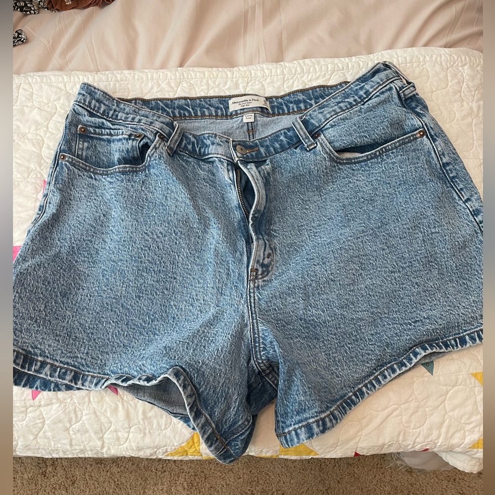 Abercrombie & Fitch Curve Love High Rise Dad Shorts